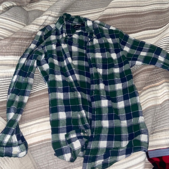 Pack of Two Fall Flannels sizes Small and Medium, both fit like mediums - Picture 4 of 5